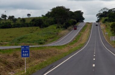 Empresa agrícola pagará horas de trajeto a empregado que passava a semana em alojamento